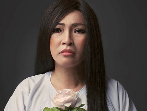 Phương Thanh phân bì phải đứng trên Hà Hồ, Mỹ Tâm, đạo diễn Việt Tú chỉ rõ cách phân mâm” chuẩn trên poster trong Vbiz-5