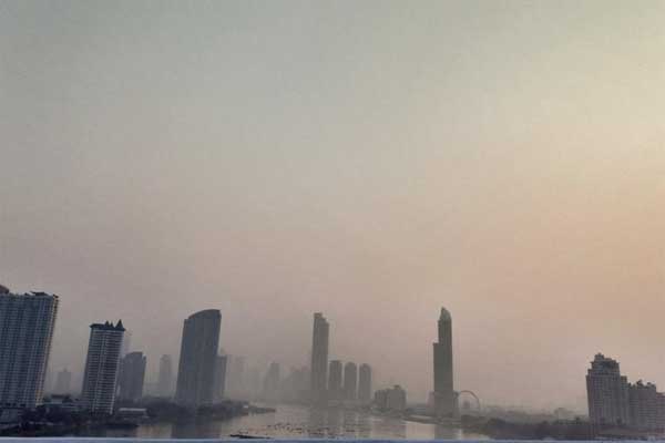 Ô nhiễm khiến dân ho ra máu tái diễn, Thủ tướng Thái kêu gọi đeo khẩu trang-1