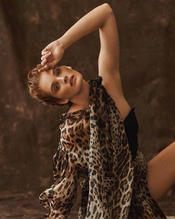 Say đắm thân hình bốc lửa của thiên thần nội y tóc đỏ cao trên 1m8-6