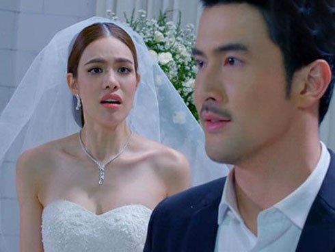 Lúc xe hoa lăn bánh, đứa trẻ ấy bỗng gào khóc chạy theo gọi tên vợ tôi khiến ai nấy trố mắt kinh ngạc, còn tôi sốc nặng không tin vào tai mình