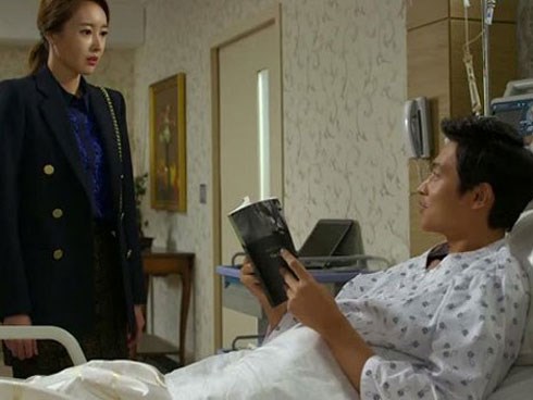 Được vợ chăm sóc suốt 3 tháng nằm viện nhưng điều đầu tiên tôi làm là ly hôn