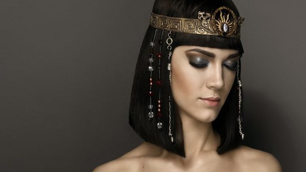 Không chỉ thông minh sắc sảo, nhờ có bí kíp này Cleopatra khiến đàn ông mê mệt-3