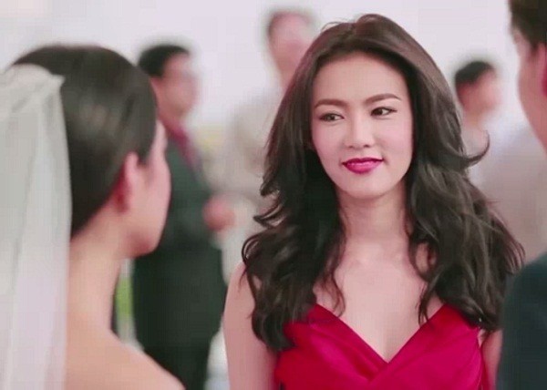 Chồng phản bội người vợ tào khang rồi cưới gái trẻ, chẳng ngờ đúng lúc trao nhẫn vợ cũ xuất hiện chất ngất cùng món quà quá thâm thúy-2