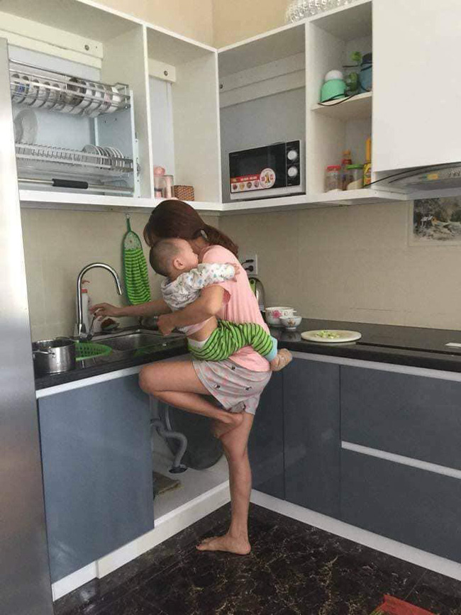 Chê vợ ở nhà chăm con nhỏ lười chảy thây, ông chồng bị mẹ bỉm sữa dạy cho một bài học khiến cả nghìn chị em tán thưởng-1