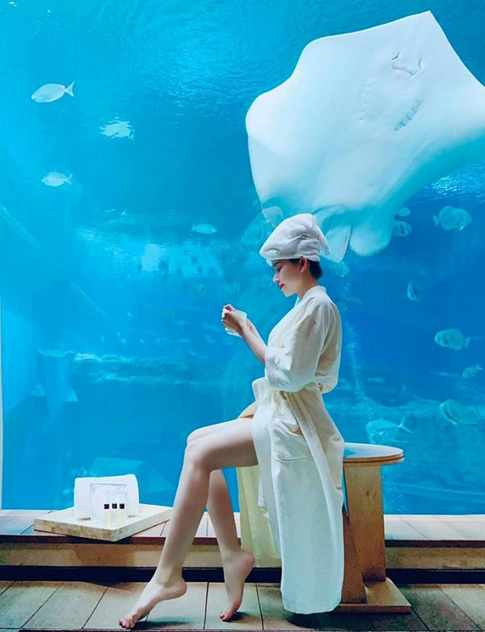 Hoa khôi hôn bạn diễn trước mặt bạn trai trên truyền hình, đời thực ra sao?-12