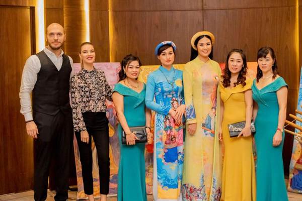 Á hậu Huyền My gợi cảm hết nấc với váy xẻ ngực-12