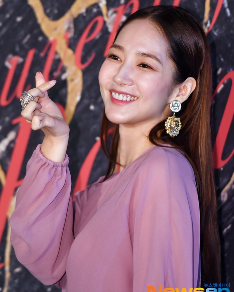 Park Min Young tự tay dìm dáng với đầm bánh bèo màu tím, gương mặt lộ dấu hiệu lão hóa kém sắc giữa dàn mỹ nhân-5