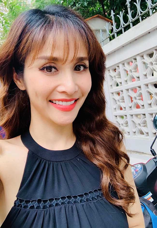 Vợ cũ Phan Thanh Bình bỗng hao gầy tới hốc hác, dáng lá liễu nhưng vòng 1 vẫn đầy-10