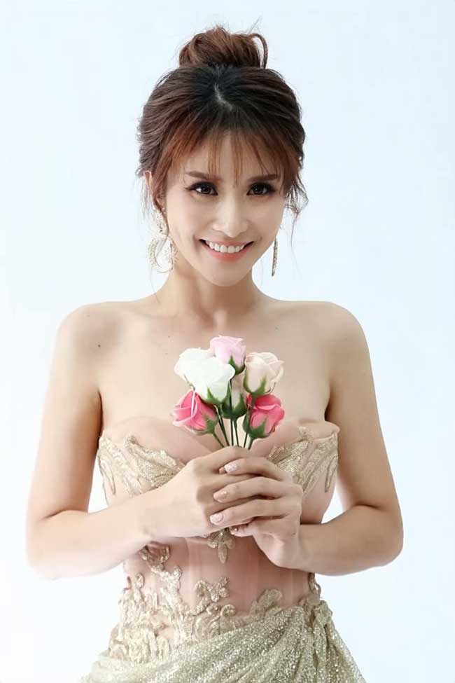 Vợ cũ Phan Thanh Bình bỗng hao gầy tới hốc hác, dáng lá liễu nhưng vòng 1 vẫn đầy-13