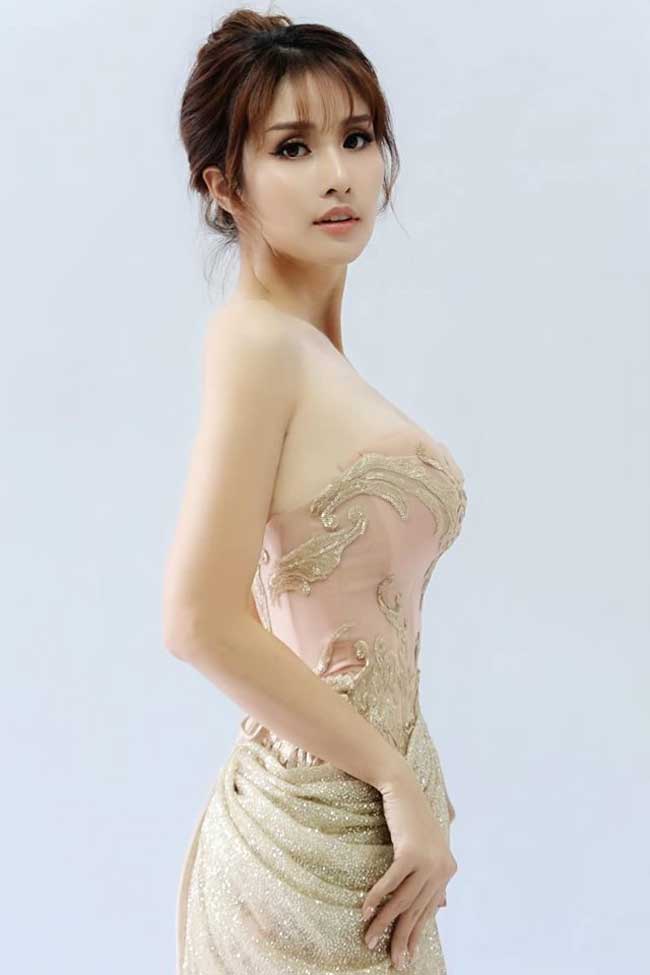 Vợ cũ Phan Thanh Bình bỗng hao gầy tới hốc hác, dáng lá liễu nhưng vòng 1 vẫn đầy-7