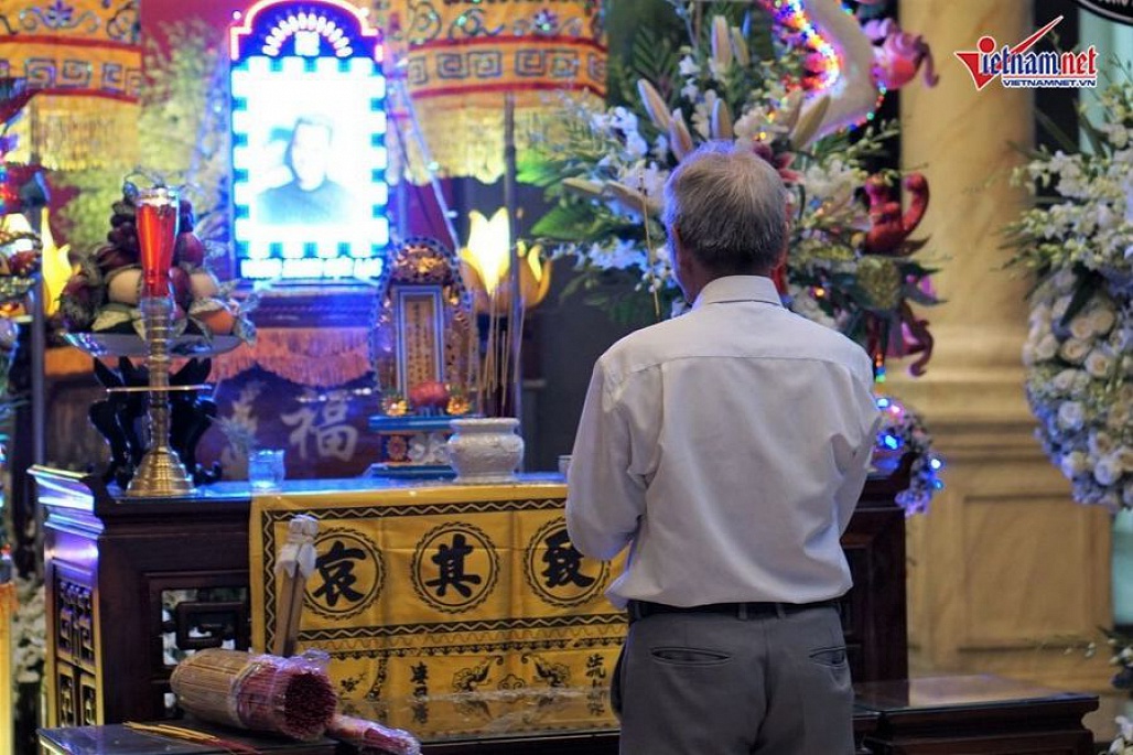 Chú chó của nghệ sĩ Xuân Hiếu bỏ ăn, nằm phục bên linh cữu chủ-2