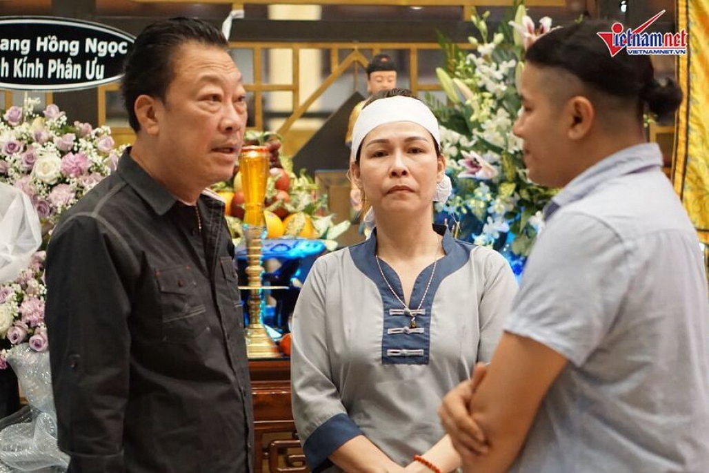 Chú chó của nghệ sĩ Xuân Hiếu bỏ ăn, nằm phục bên linh cữu chủ-12