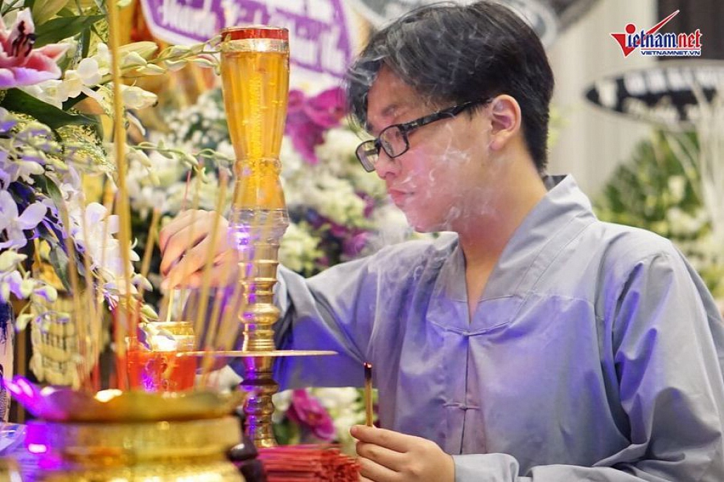 Chú chó của nghệ sĩ Xuân Hiếu bỏ ăn, nằm phục bên linh cữu chủ-14