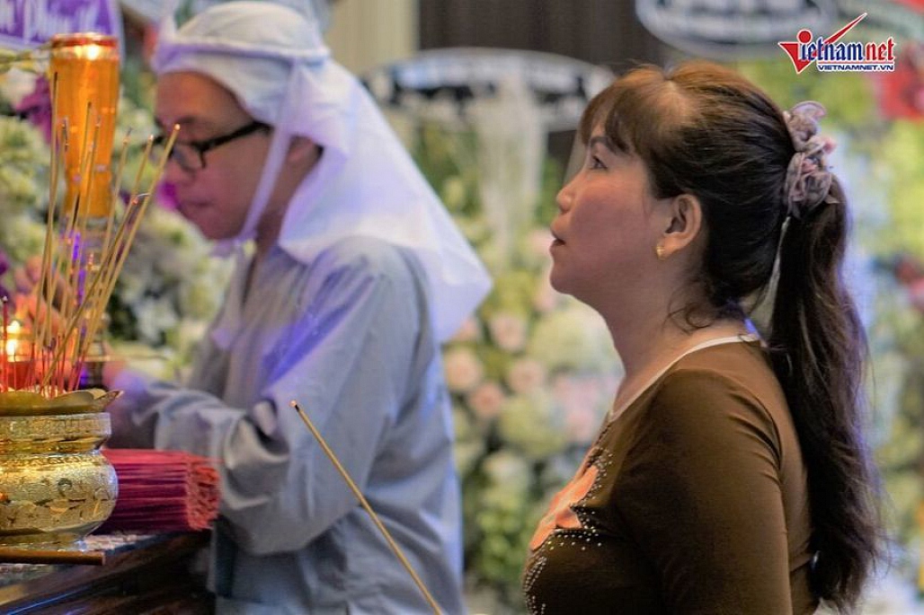 Chú chó của nghệ sĩ Xuân Hiếu bỏ ăn, nằm phục bên linh cữu chủ-3