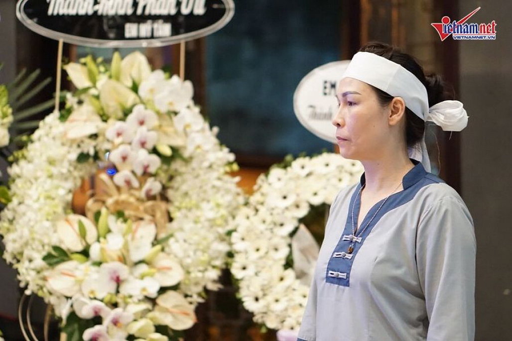 Chú chó của nghệ sĩ Xuân Hiếu bỏ ăn, nằm phục bên linh cữu chủ-13