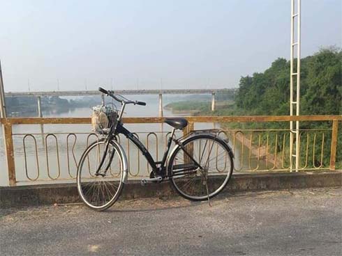 NÓNG: Phát hiện 2 anh em trai cùng người phụ nữ mang thai gần 8 tháng chết ngợp trong Mercedes dưới kênh nước-6