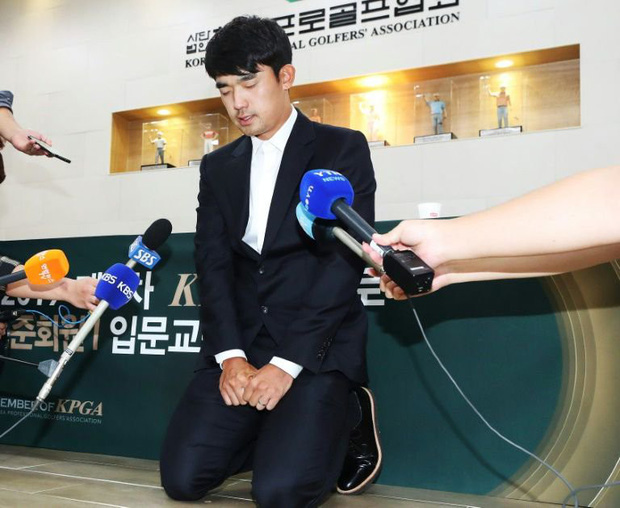 Chỉ vì một cử chỉ tục tĩu, golfer Hàn Quốc phải quỳ gối xin lỗi và bị cấm thi đấu 3 năm-1