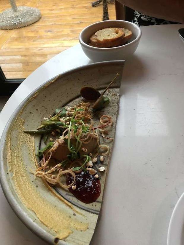 Những pha trình bày món ăn như… muốn đuổi khách đi của các nhà hàng dị” nhất thế giới, cẩn thận xem xong nghẹn”!-6