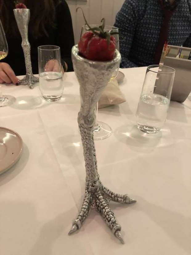 Những pha trình bày món ăn như… muốn đuổi khách đi của các nhà hàng dị” nhất thế giới, cẩn thận xem xong nghẹn”!-14