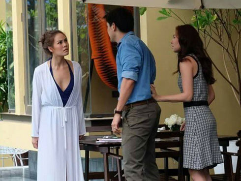 Tình cờ gặp kẻ thứ ba từ trung tâm phẫu thuật thẩm mỹ bước ra, vợ mỉm cười vuốt má cô ả thì thầm vài câu đủ khiến cô ta tái mặt-3