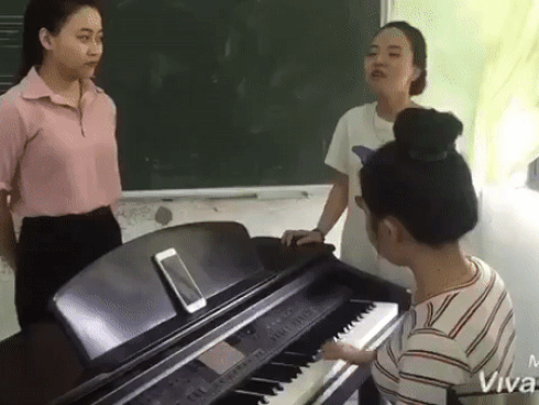 Nỗi khổ của cô giáo dạy luyện thanh