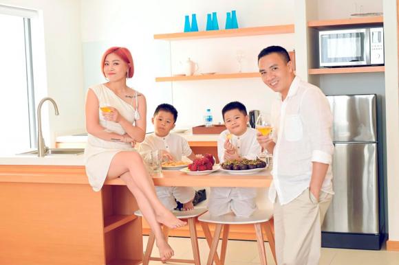 MC Hoàng Linh đăng ảnh gia đình hạnh phúc, dân mạng xuýt xoa trước diễn xuất của cặp song sinh-10