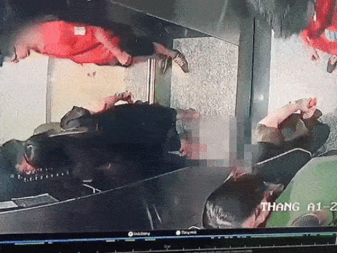 Bị camera ghi lại cảnh tiểu bậy trong thang máy gây bức xúc, người đàn ông đã đến chung cư để xin lỗi và nhờ gỡ clip-3