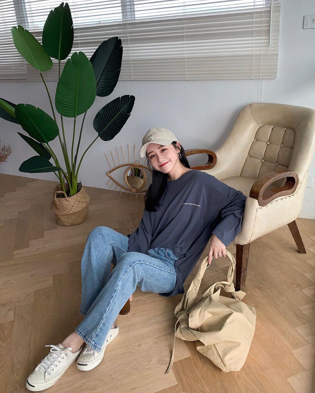 Cứ cho là giày sneakers mix kiểu gì cũng ổn đi, nhưng bạn sao có thể làm ngơ trước 4 cách diện đẹp mê này-4