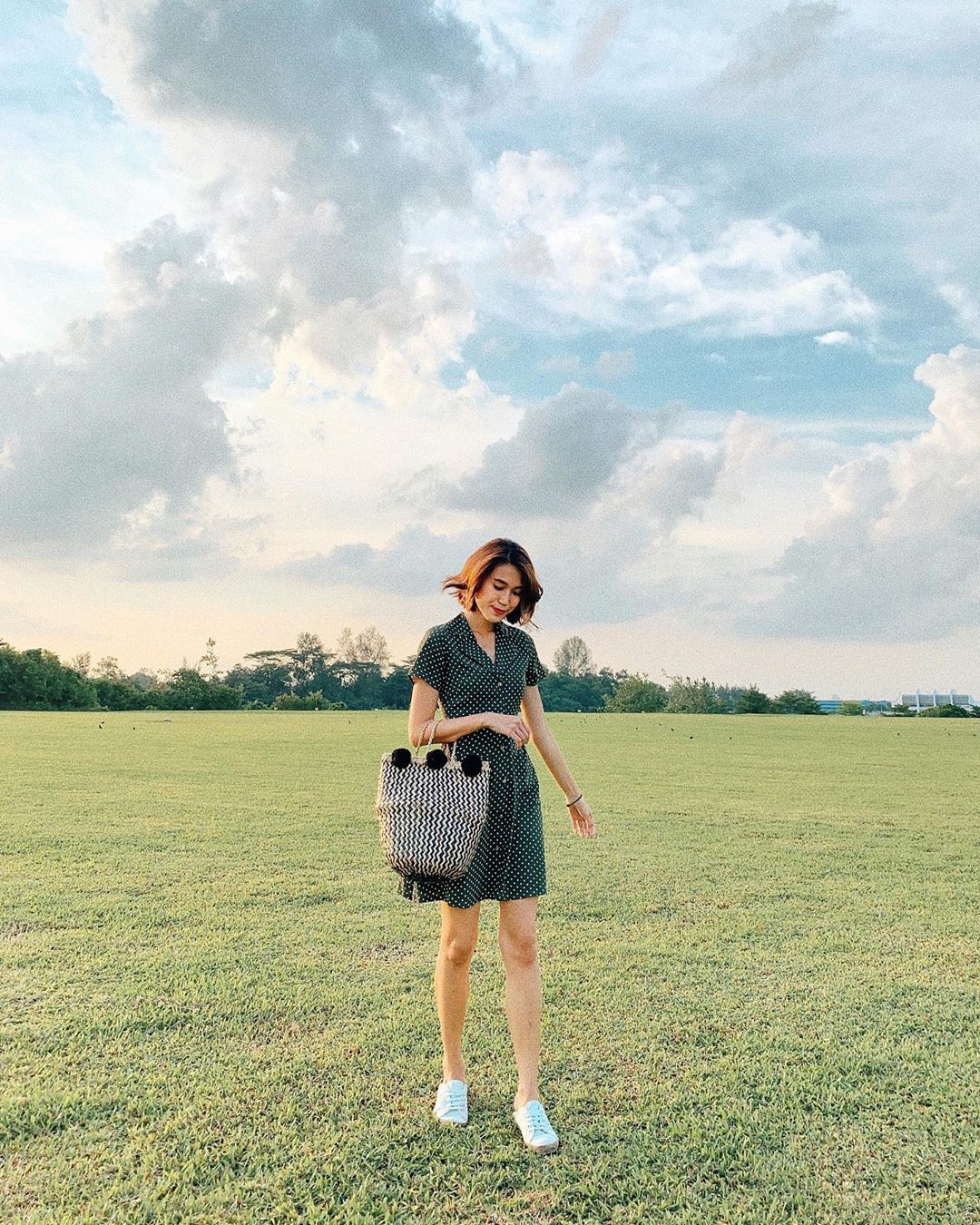 Cứ cho là giày sneakers mix kiểu gì cũng ổn đi, nhưng bạn sao có thể làm ngơ trước 4 cách diện đẹp mê này-6