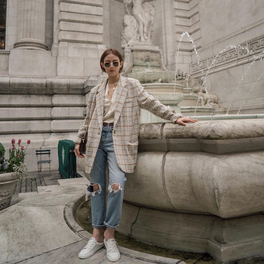 Cứ cho là giày sneakers mix kiểu gì cũng ổn đi, nhưng bạn sao có thể làm ngơ trước 4 cách diện đẹp mê này-9