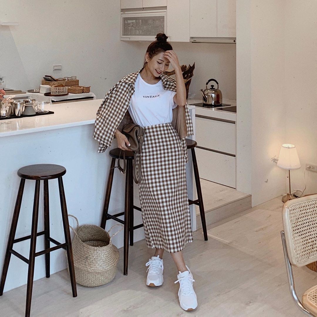 Cứ cho là giày sneakers mix kiểu gì cũng ổn đi, nhưng bạn sao có thể làm ngơ trước 4 cách diện đẹp mê này-16