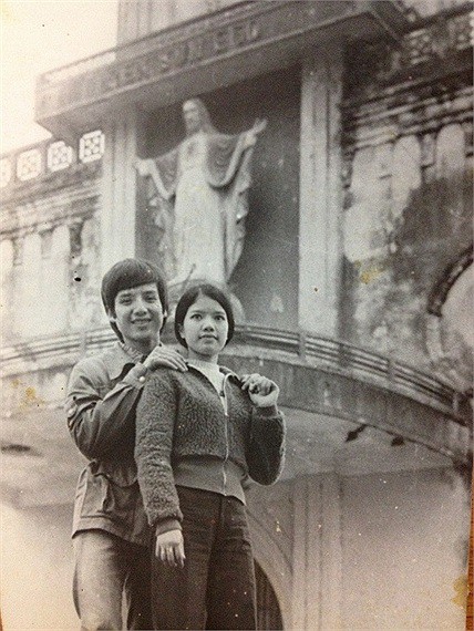 Bất ngờ với hình ảnh thời trẻ hiếm có của những danh hài nổi tiếng Việt Nam: Hóa ra ai cũng có lúc cực hài hước thế này-12