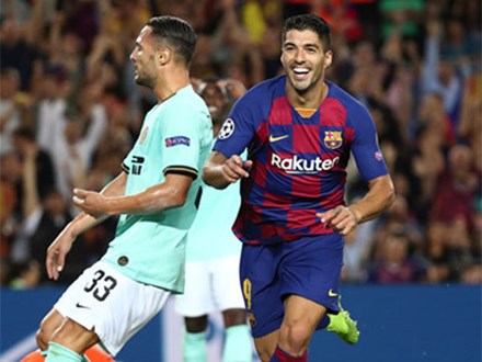 Suarez lập cú đúp giúp Barca ngược dòng hạ Inter