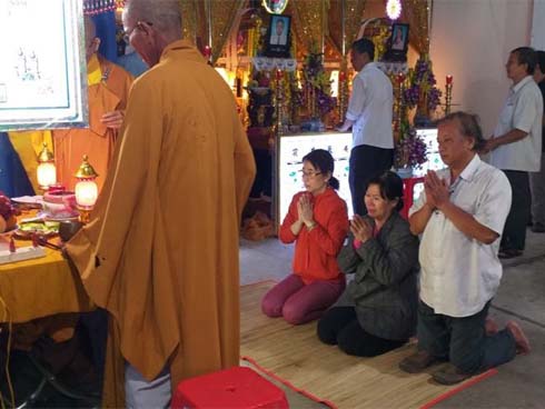 Vụ Mercedes nằm dưới kênh, 3 người tử vong: Hé lộ thông tin về người cầm lái-4