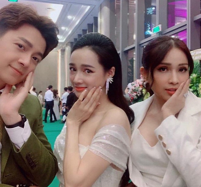 Dàn mỹ nhân Vbiz lộ nhan sắc thật qua ảnh camera thường: Dấu vết thời gian đến khuyết điểm body, Hà Tăng đỉnh khó cãi-4