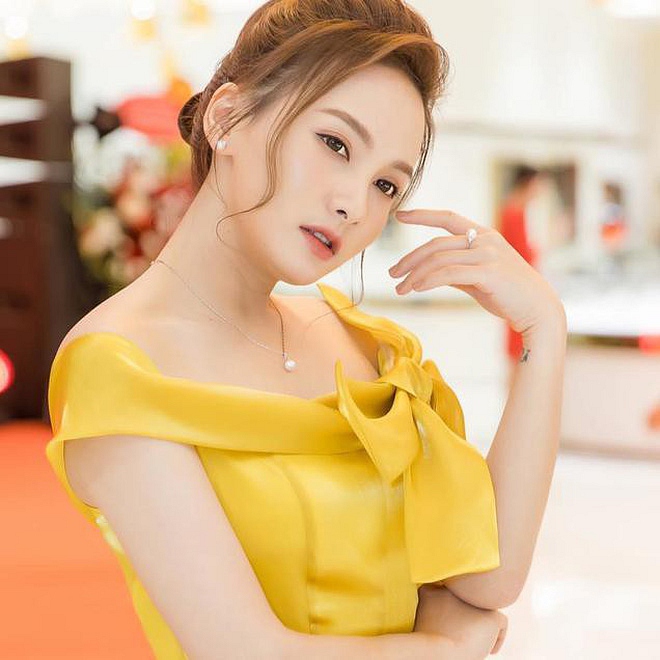 Dàn mỹ nhân Vbiz lộ nhan sắc thật qua ảnh camera thường: Dấu vết thời gian đến khuyết điểm body, Hà Tăng đỉnh khó cãi-11