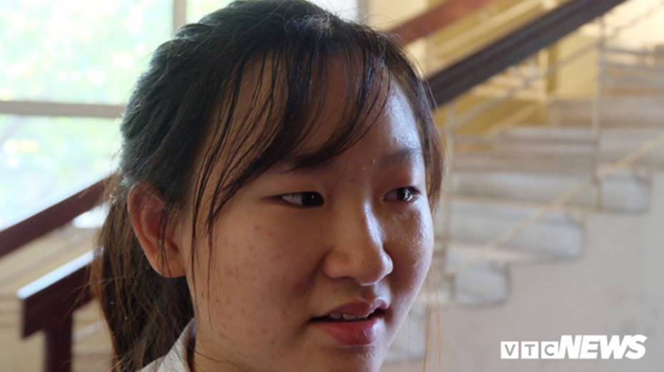 Mẹ mất sớm, thủ khoa Học viện Báo chí và Tuyên truyền từng nhặt ve chai phụ nuôi các em thơ-1