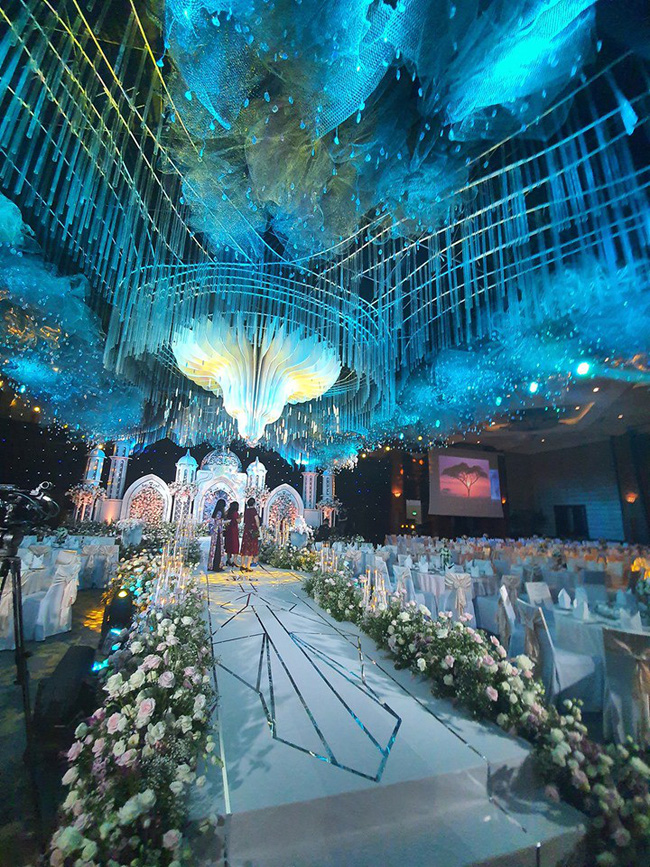 Lỡ duyên với cơ phó Hà Duy, Âu Hà My được chồng doanh nhân vác cả lâu đài siêu to khổng lồ vào hôn lễ, rước dâu cũng phải là bạch mã vài chục tỷ-2