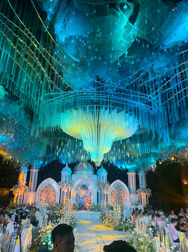 Lỡ duyên với cơ phó Hà Duy, Âu Hà My được chồng doanh nhân vác cả lâu đài siêu to khổng lồ vào hôn lễ, rước dâu cũng phải là bạch mã vài chục tỷ-3