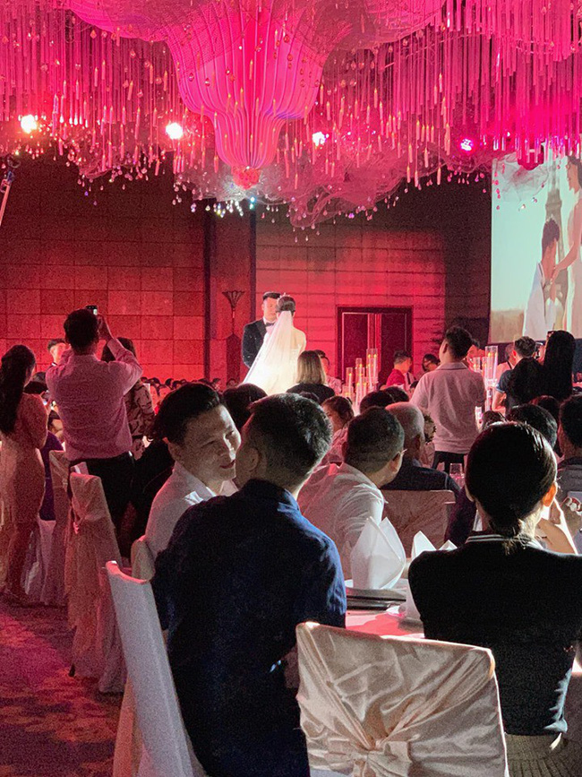 Lỡ duyên với cơ phó Hà Duy, Âu Hà My được chồng doanh nhân vác cả lâu đài siêu to khổng lồ vào hôn lễ, rước dâu cũng phải là bạch mã vài chục tỷ-4