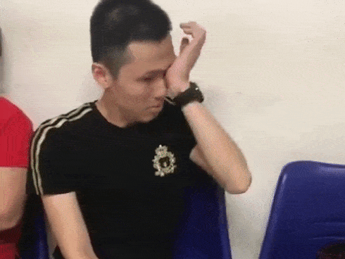 Ông bố trẻ rơi nước mắt khi chờ vợ ngoài phòng sinh còn cánh chị em lại thả like ầm ầm, phong luôn danh hiệu