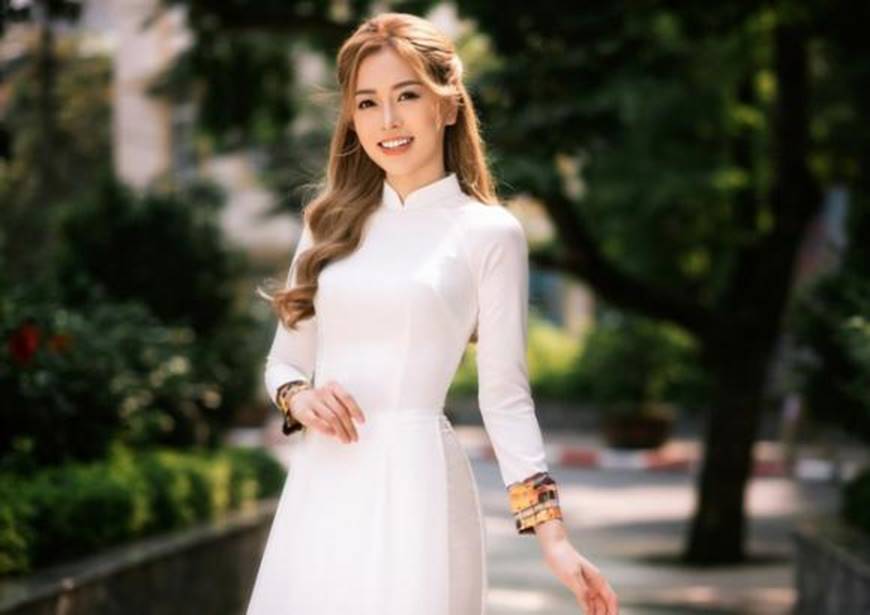 Á hậu Phương Nga đẹp lụi tim khi diện áo dài trắng chụp ảnh kỷ yếu-3