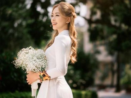 Á hậu Phương Nga đẹp 'lụi tim' khi diện áo dài trắng chụp ảnh kỷ yếu