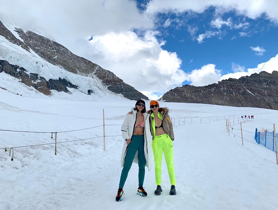 Kỳ Duyên, Minh Triệu diện bikini giữa thời tiết âm độ ở nóc nhà châu Âu-1