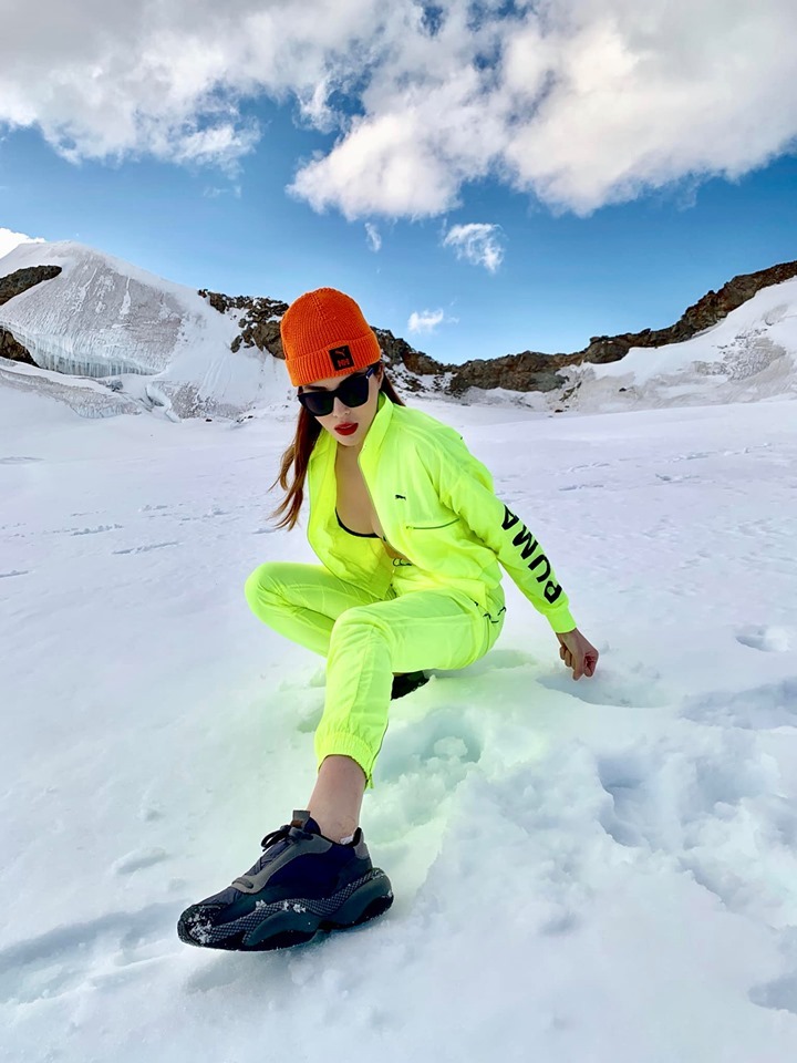 Kỳ Duyên, Minh Triệu diện bikini giữa thời tiết âm độ ở nóc nhà châu Âu-6