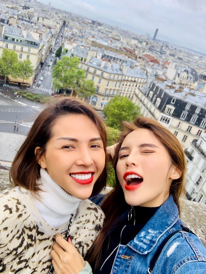 Kỳ Duyên, Minh Triệu diện bikini giữa thời tiết âm độ ở nóc nhà châu Âu-9