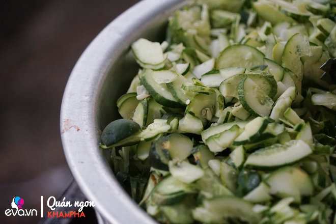 Bỏ nghề nông dân lên thành phố, U50 thành bà chủ bánh giò thịt nướng 18 năm nức tiếng-3