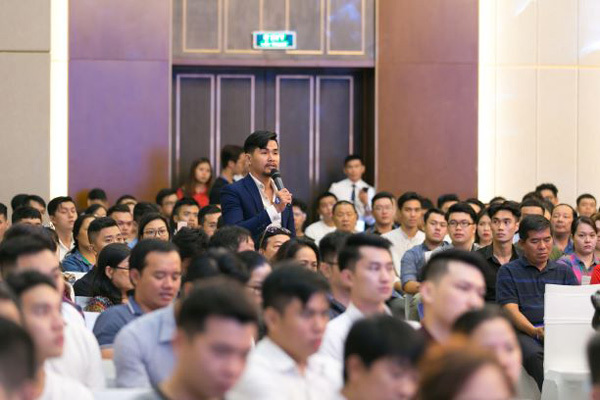 Nhiều người trẻ từ nước ngoài về Việt Nam học phi công-4