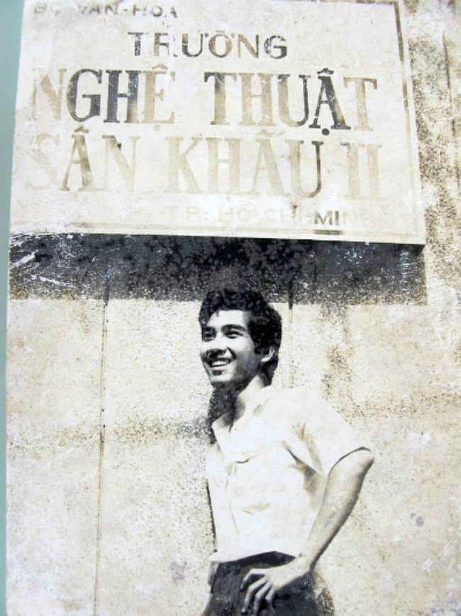 Quyền Linh nhắc lại Ký ức vui vẻ” bên nhà báo Lại Văn Sâm, tiết lộ ảnh thời còn trai trẻ đẹp như diễn viên Hong Kong-6