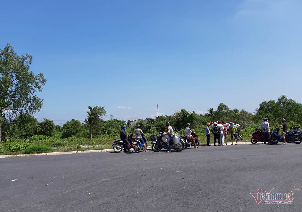 Thêm nhiều tình tiết vụ Mercedes dưới kênh 3 người chết ở Tiền Giang-2